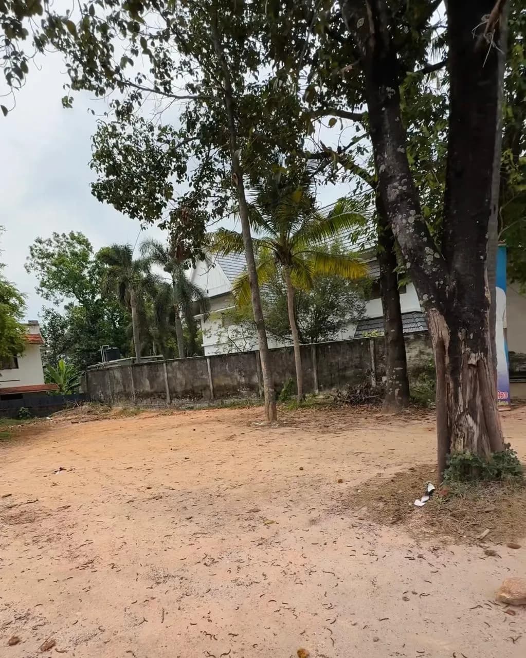 32 cent in Pallimuk, Opposite to Younus College, Kollam
