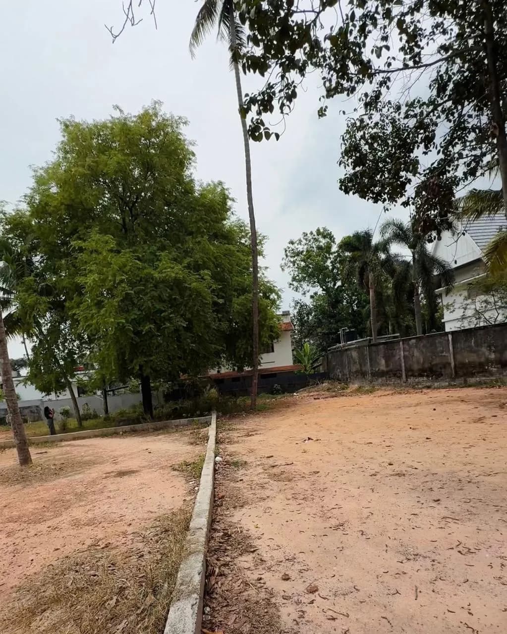 32 cent in Pallimuk, Opposite to Younus College, Kollam