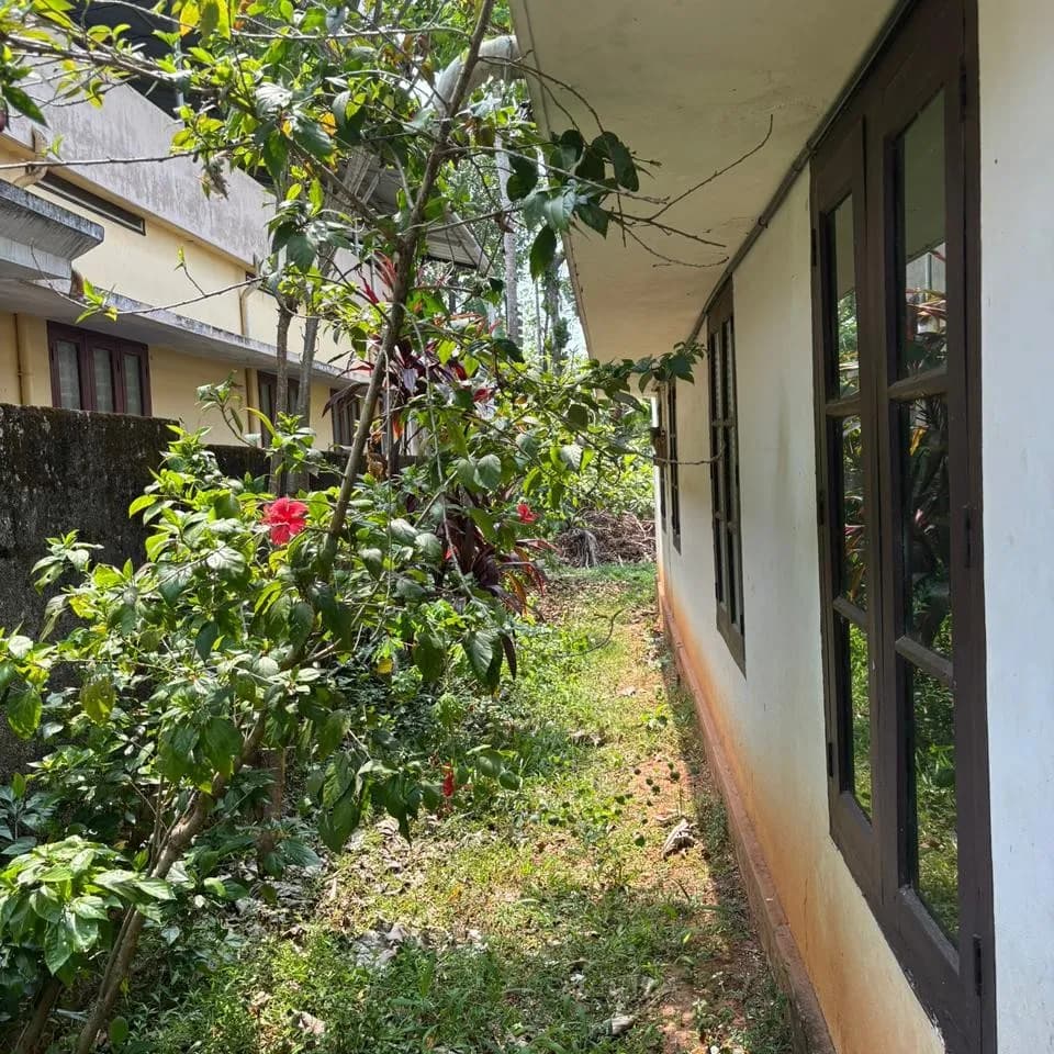16 Cent with BHK house in Thazhuthala, Kollam