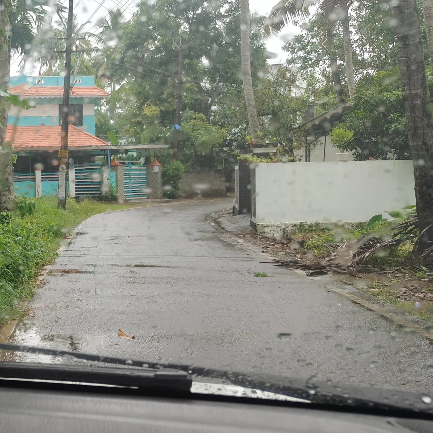 27.5 cents near Anchalummoodu Jn, Kollam