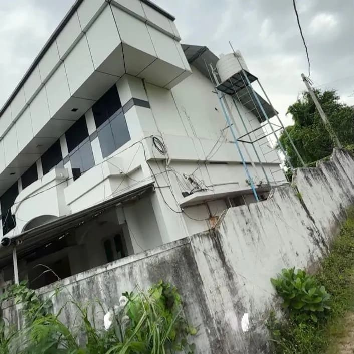 5.5 Cent with 2200 SqFt house in Randamkutty, Kollam