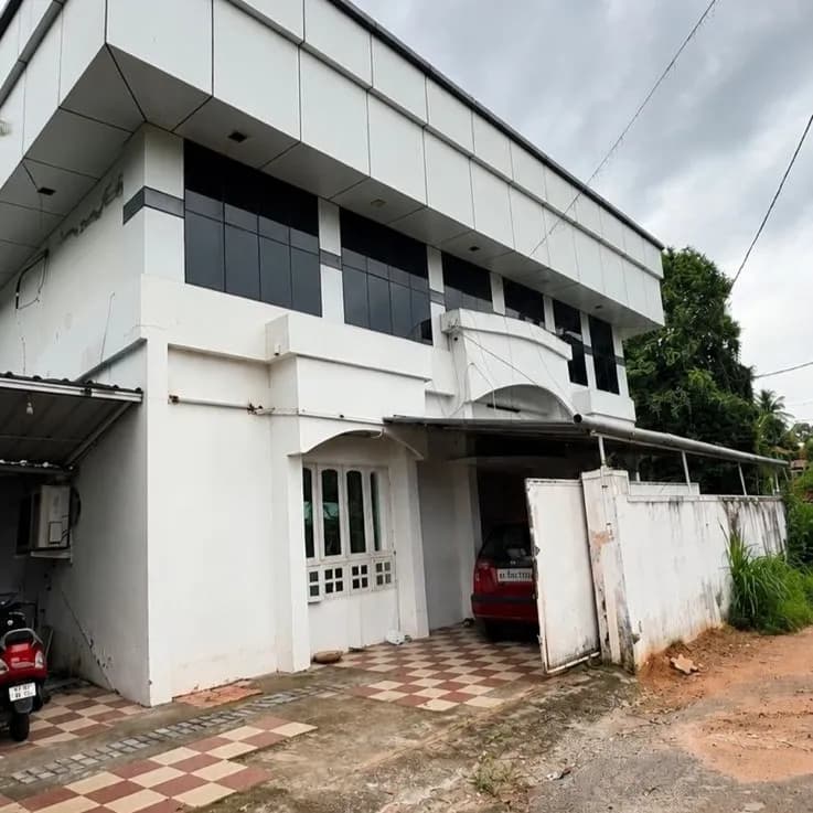 5.5 Cent with 2200 SqFt house in Randamkutty, Kollam