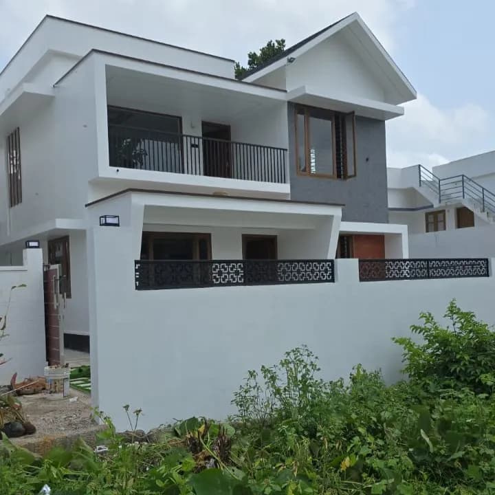 5 cent land with 4BHK - 50m from Kannanaloor-Kottiyam road