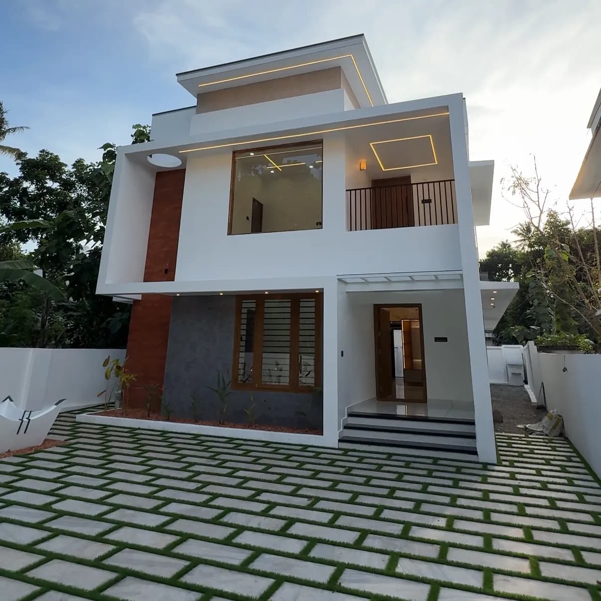 7 Cents with 4BHK near Umayanelloor Jn, Kollam
