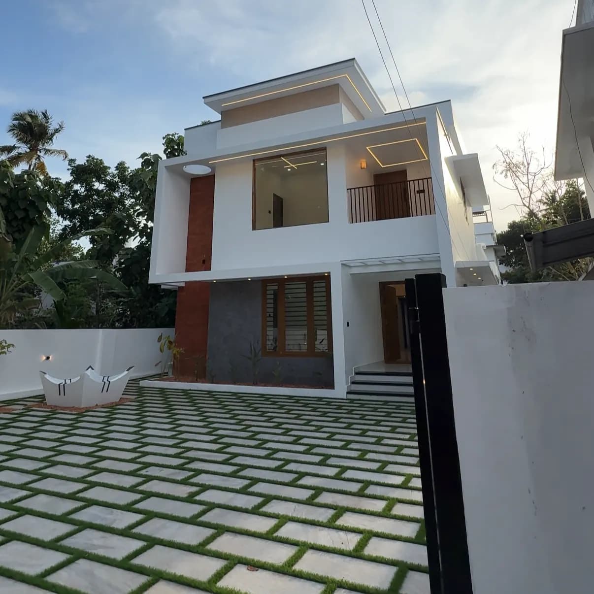 7 Cents with 4BHK near Umayanelloor Jn, Kollam