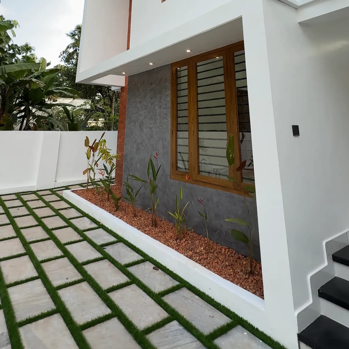 7 Cents with 4BHK near Umayanelloor Jn, Kollam