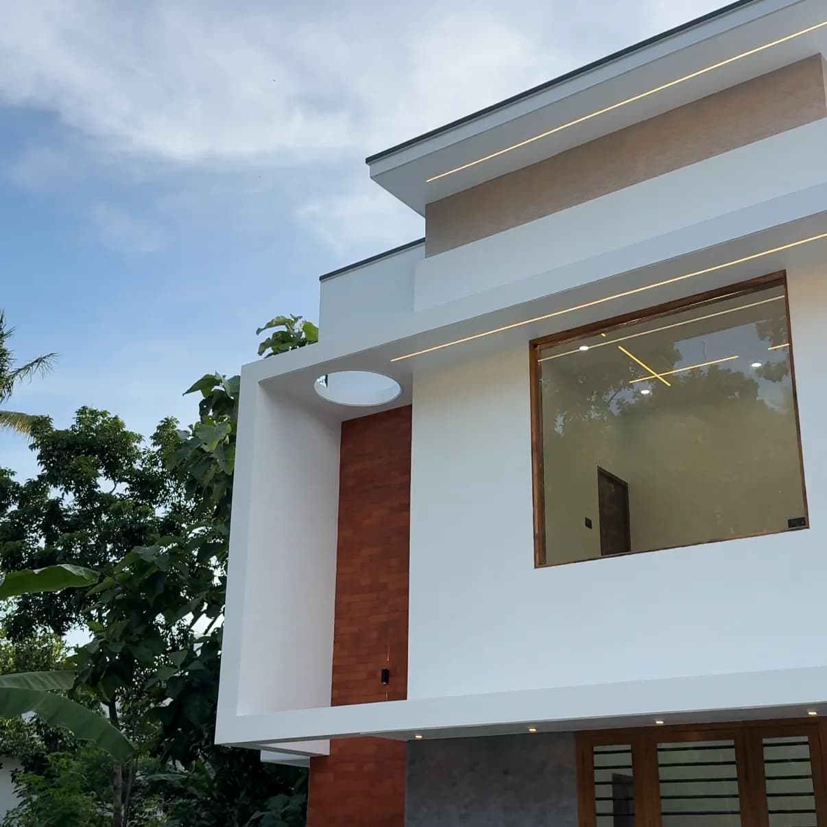 7 Cents with 4BHK near Umayanelloor Jn, Kollam