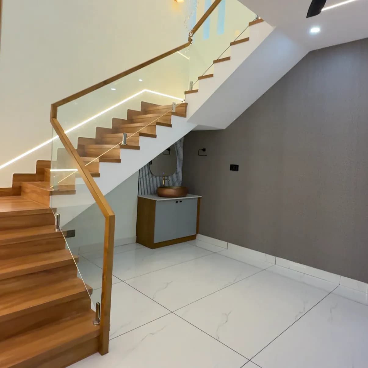 7 Cents with 4BHK near Umayanelloor Jn, Kollam