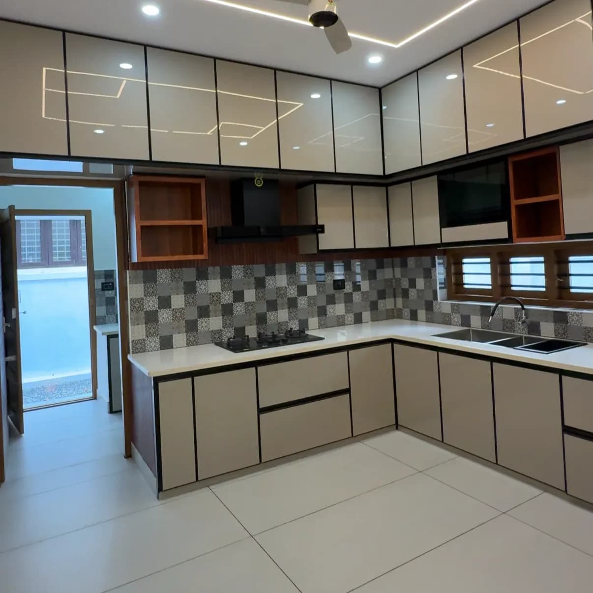 7 Cents with 4BHK near Umayanelloor Jn, Kollam