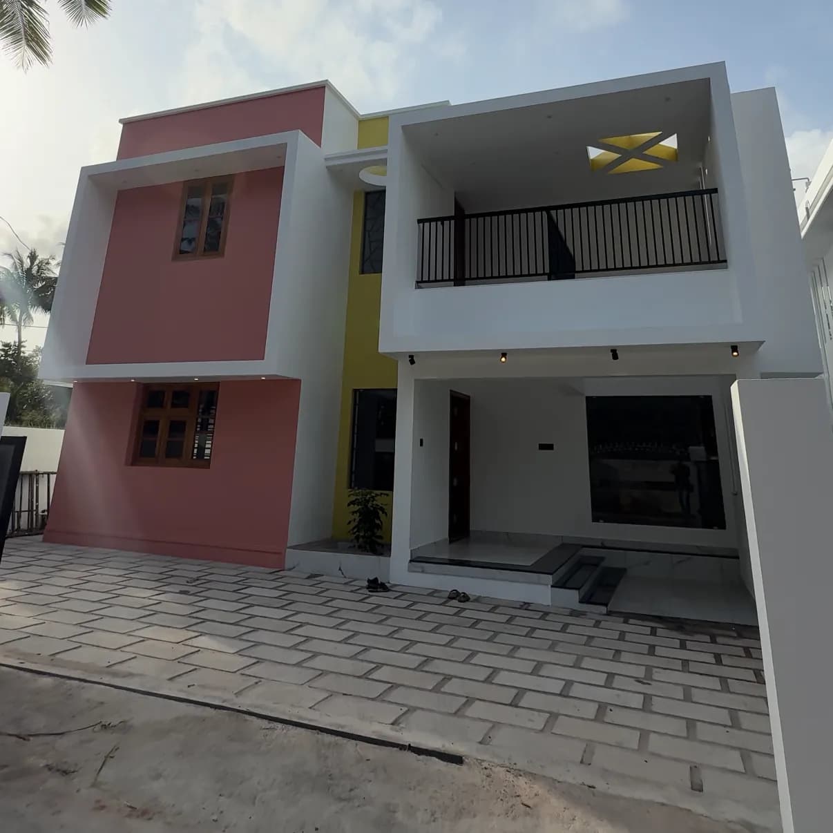 5.25 Cents with 4BHK Premium House near Mammoodu Jn, Kollam